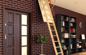 În pod pe scară de mansardă